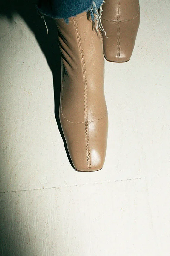 Neutral Este Boot